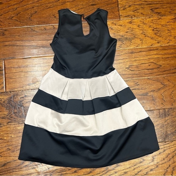 Lust n must dress - Picture 2 of 4